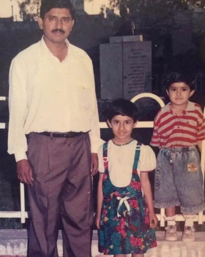 mrunal-thakur-childhood